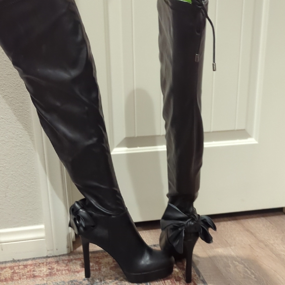 NWOT Shoe Dazzle Black Over-the-Knee Stiletto Wide Calf Boots with Bow Accent